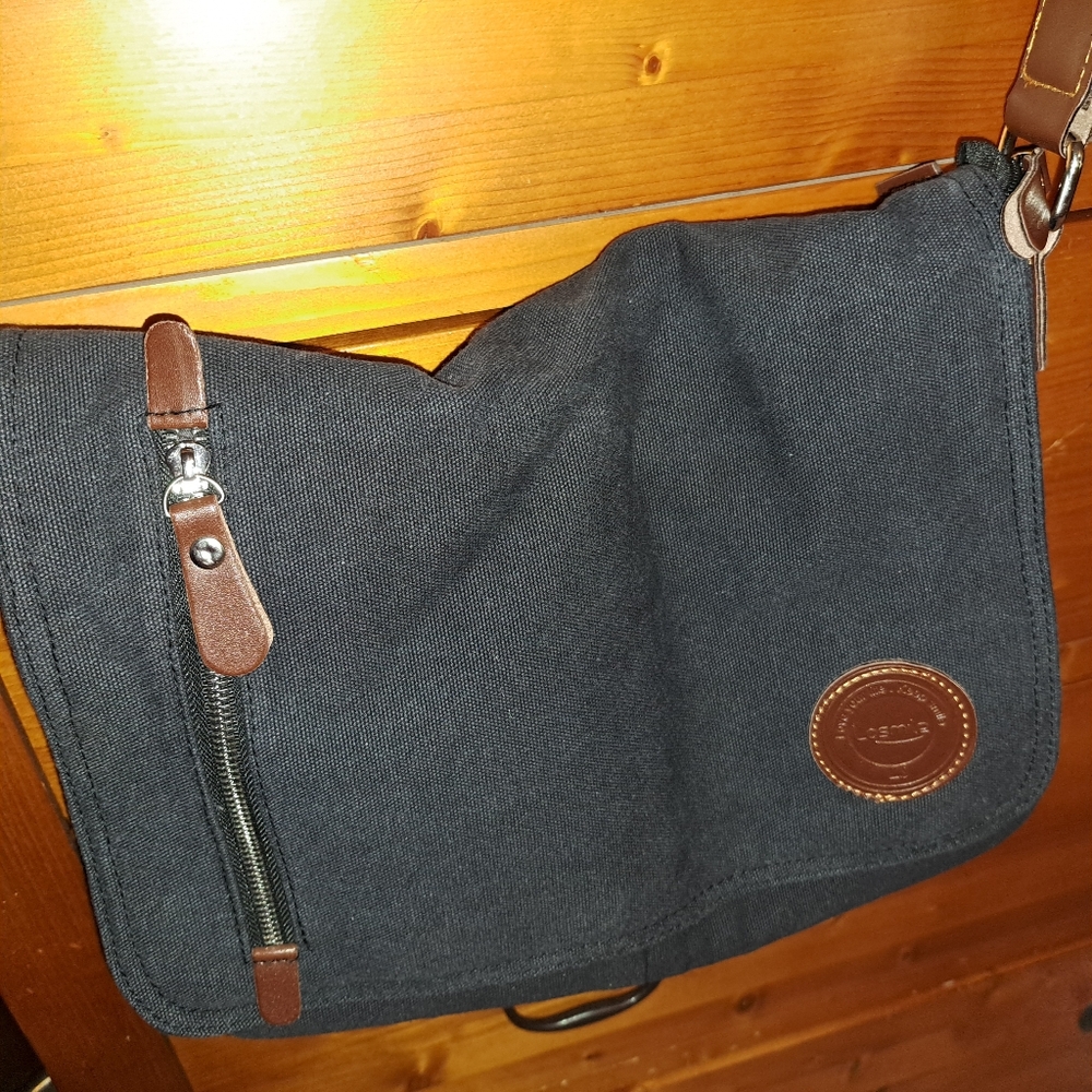 Unisex Losmile Black Canvas messenger bag, EUC